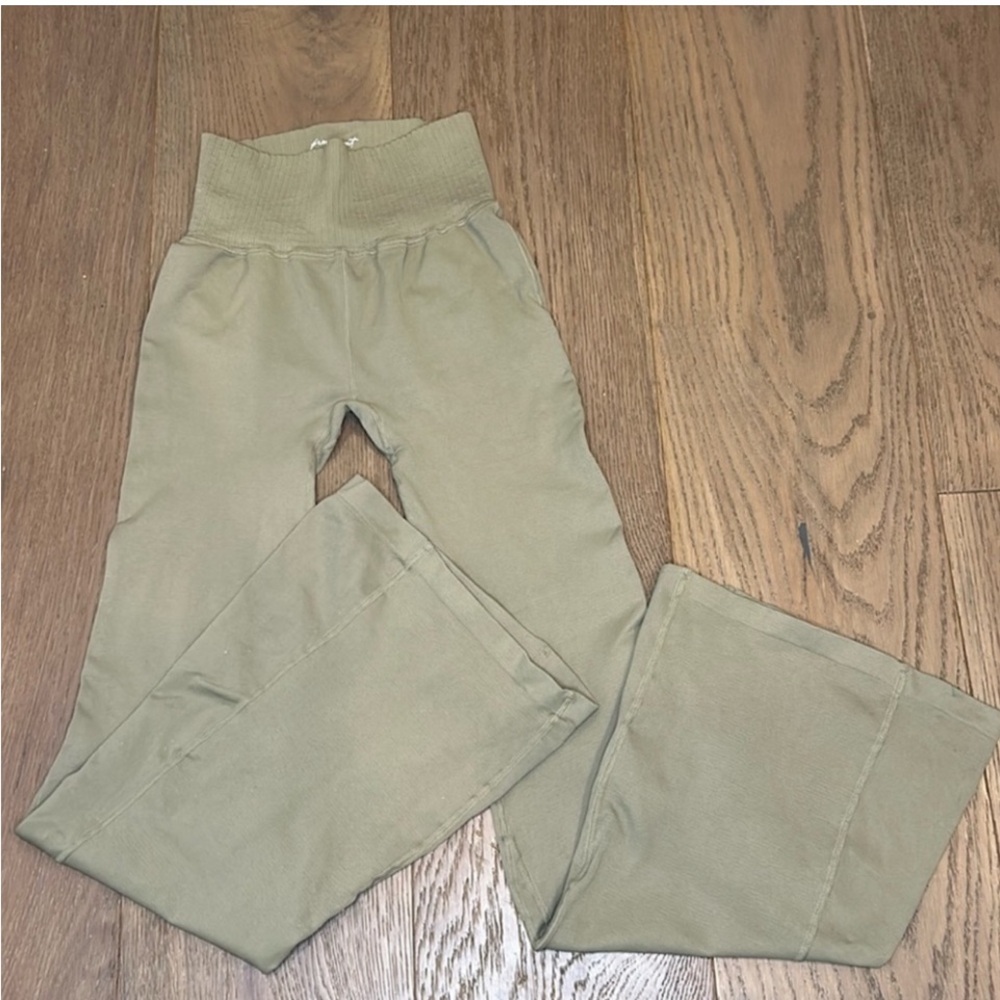 Free People Good Karma Petite Flare Leggings in Grey Sage XS/ S